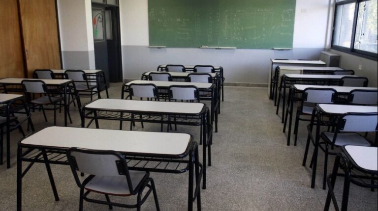Alarma en las aulas: uno de cada tres estudiantes secundarios falta a más del 10% de las clases en Argentina
